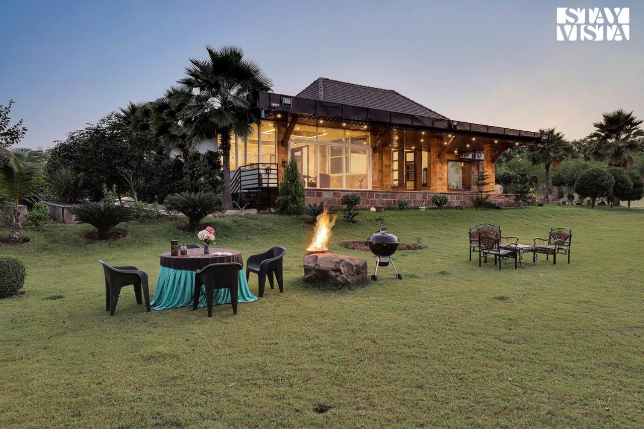 Stayvista'S Lakeside Whispers - Lake & Mountain-View Villa With Lawn & Indoor-Outdoor Games Нагпур Экстерьер фото